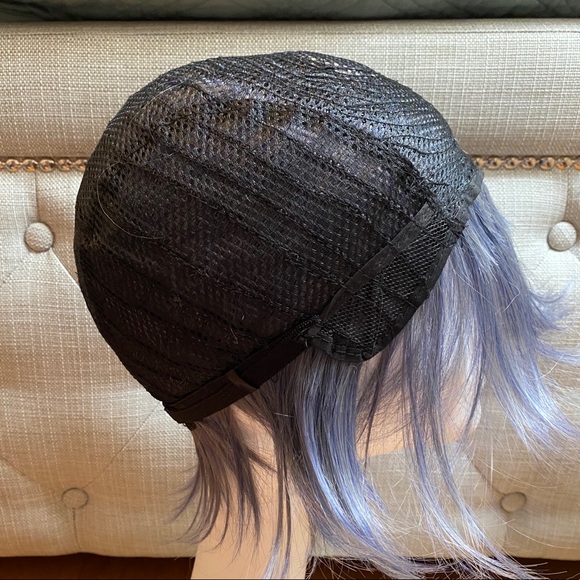 NWOT Short Grey Blue Bob Wig - Picture 7 of 9